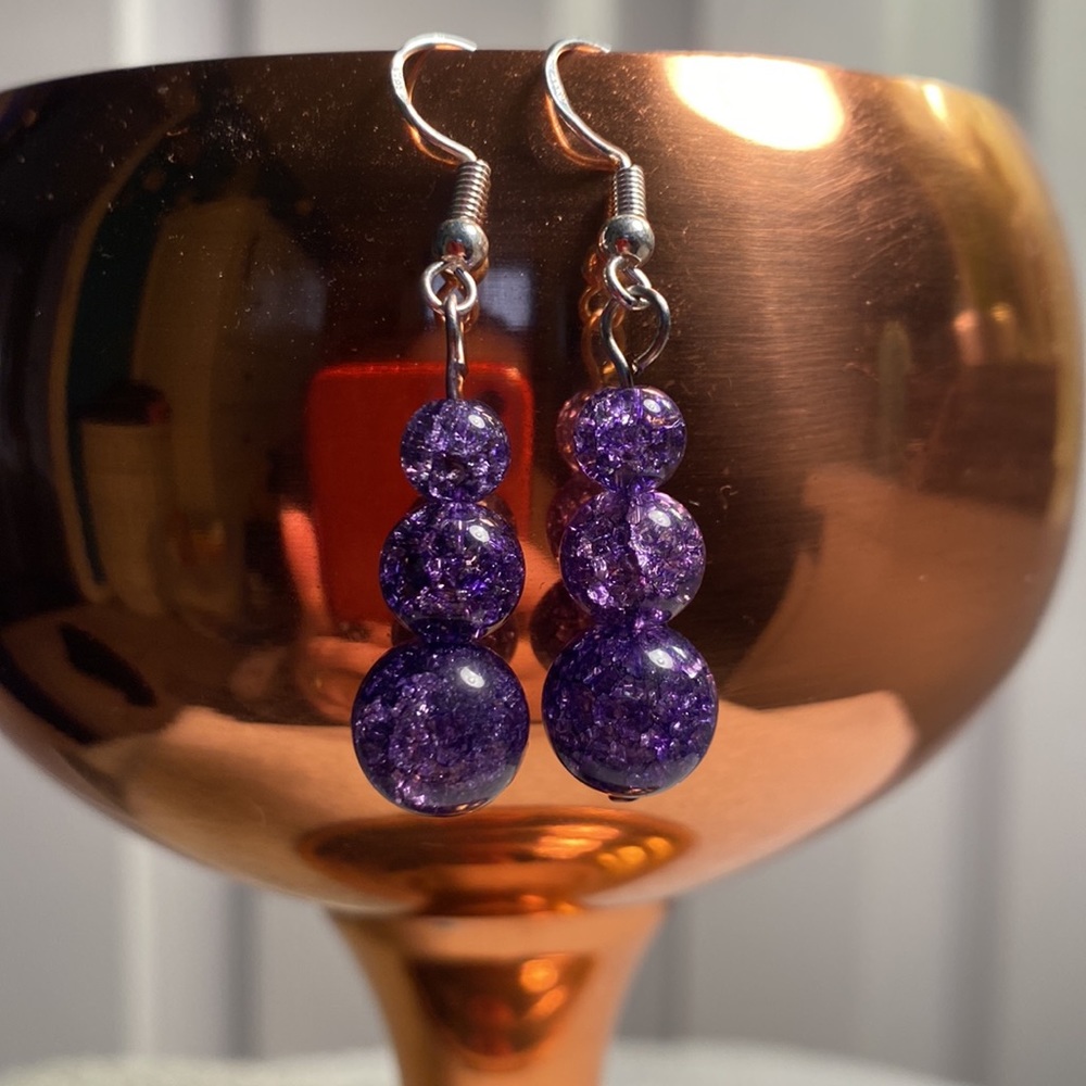 Handmade, purple crackle glass beaded earrings - Picture 2 of 4